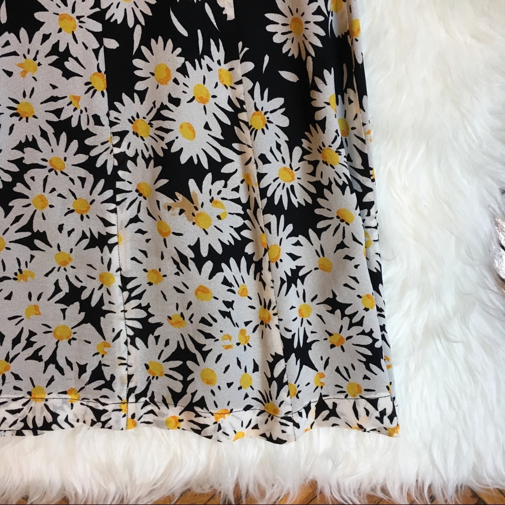 ✔️SOLD✔️Moschino Cheap and Chic Daisy Dress - Picture 7 of 8